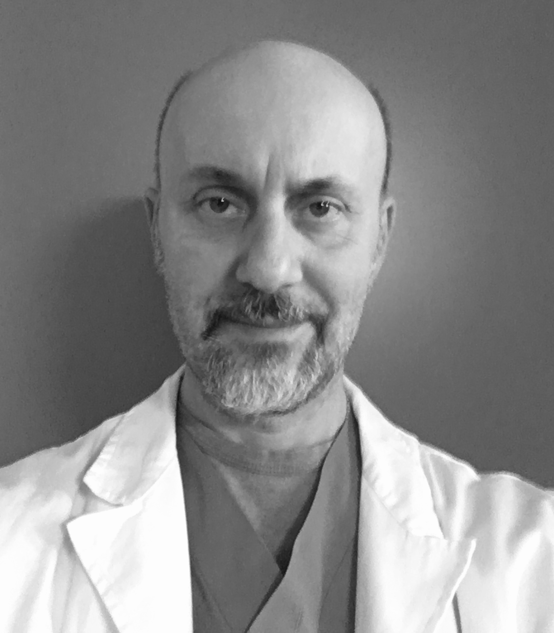Visita chirurgia generale, patologie chirurgiche,  patologie proctologiche, patologie della parete addominale (ernie, laparoceli), patologie della colecisti e delle vie biliari, patologie a carico della tiroide, patologie oncologiche a carico dell&rsquo;apparato digerente (stomaco, intestino), patologie proctologiche (emorroidi, prolasso, ragadi anali, fistole anali), cisti e fistole sacrococcigee; inoltre tutte le patologie che vengono trattate ambulatoriamente (lipomi, cisti, nevi, patologie neoplastiche della cute)
